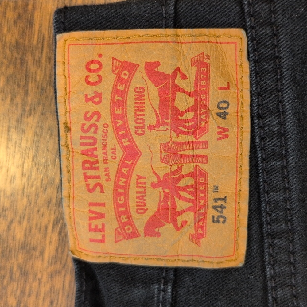 Mens Levi's 541 Athletic taper black jeans shorts size 40 - Picture 2 of 5